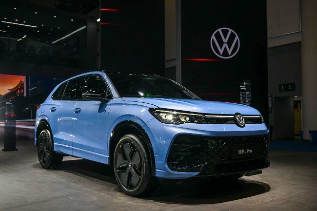 A blue car parked in a buildingAI-generated content may be incorrect.