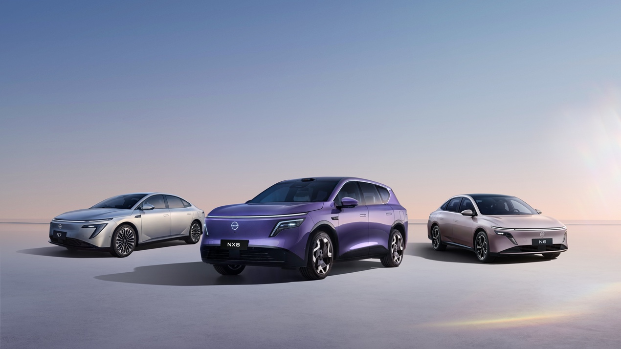 汽车在公路上行驶描述已自动生成