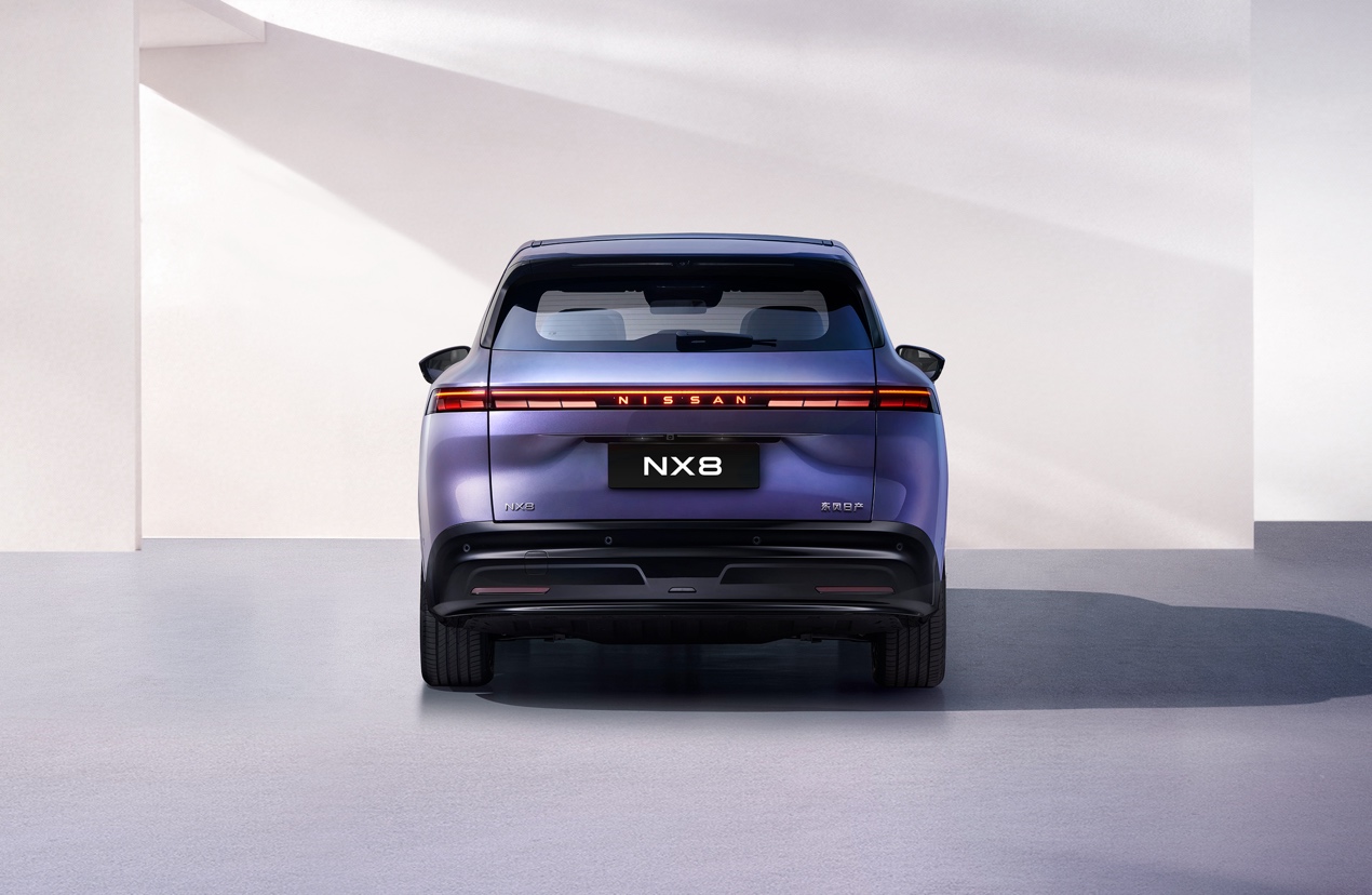 黑色的汽车AI 生成的内容可能不正确。