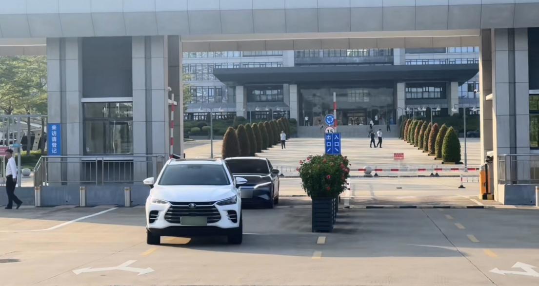 aafb870e-dd93-48de-bc7b-bf20e0ebbc10